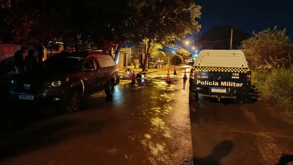 Jovem é morto a tiros ao reduzir velocidade em quebra-molas