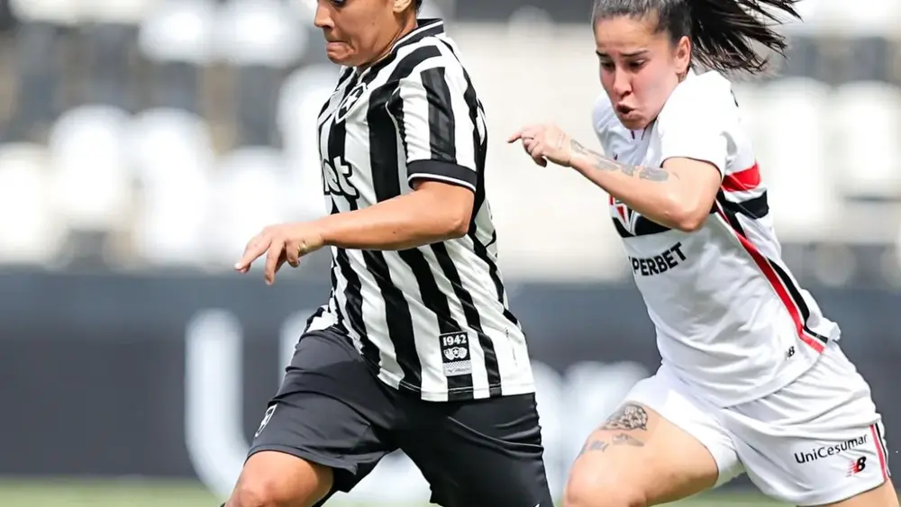 São Paulo goleia e assume liderança do Brasileirão Feminino
