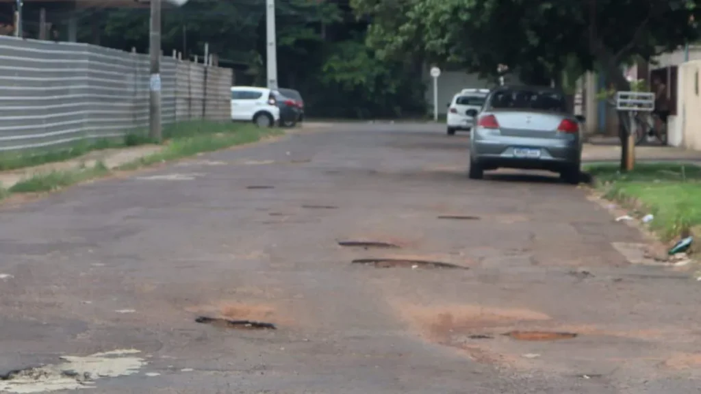 Prefeita anuncia consórcio e nova licitação para tapa-buracos em CG