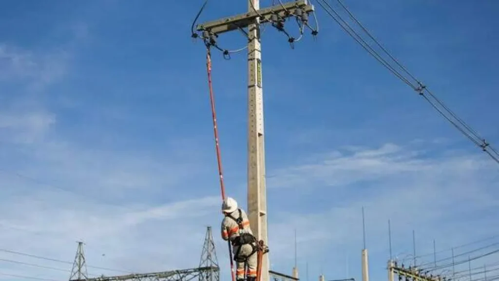 Justiça garante aposentadoria especial a eletricista exposto a alta tensão