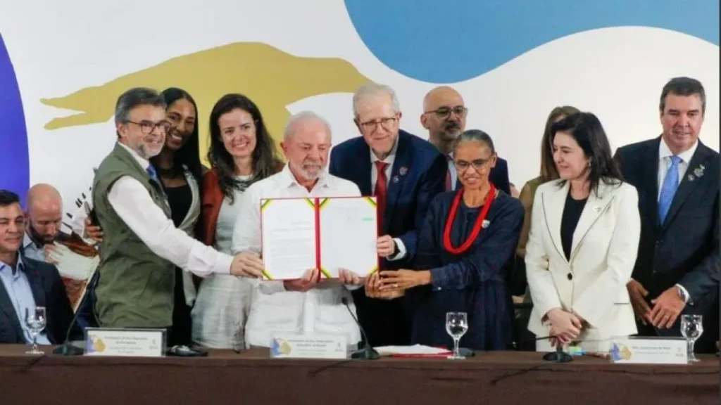 Lula visita UFN3 e entrega títulos em assentamento no MS