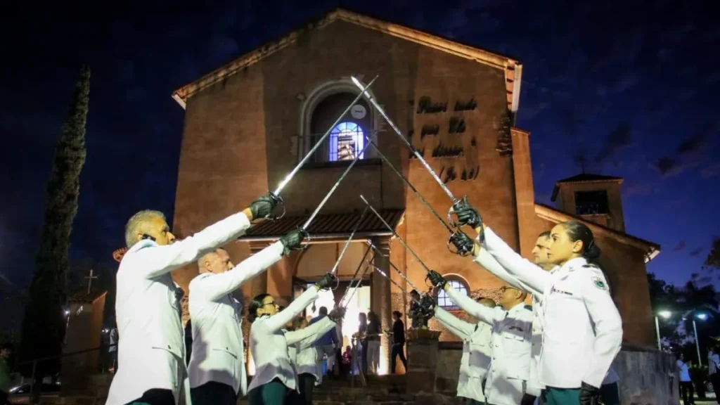 Milhares celebram padroeira de MS em procissão e fé