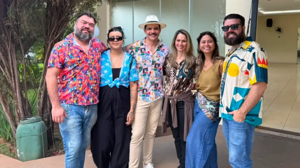 Amigos coloridos dão última homenagem a Tiago Pitthan