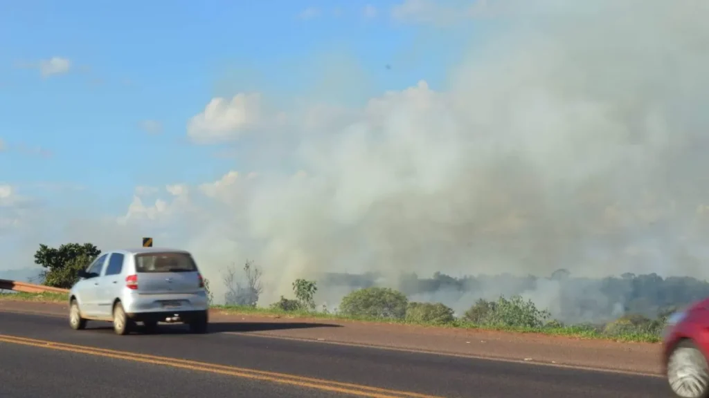 Fogo ameaça Campo Grande com avanço da seca e baixa umidade