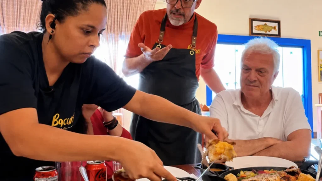 Pedro Bial em Bonito: apresentador prova e aprova a gastronomia de MS