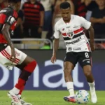 Flamengo empata com São Paulo e perde chance de encostar no líder