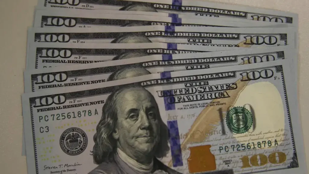 Dólar fecha a R$ 5,11 com alta de 0,60% na segunda