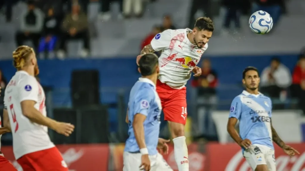 Bragantino vence Sporting Cristal e enfrenta Atlético-MG