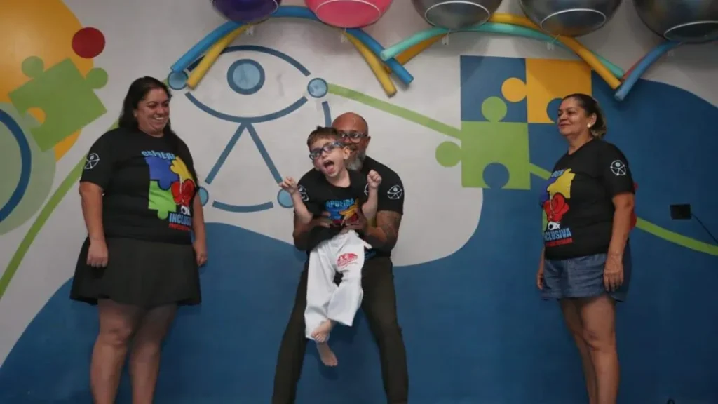 Capoeira inclusiva transforma vida de criança e inspira projeto para mães atípicas