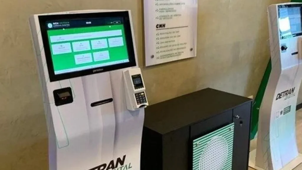Detran-MS lança totem com IA e atendimento em Libras em Campo Grande