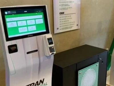 Detran-MS lança totem com IA e atendimento em Libras em Campo Grande