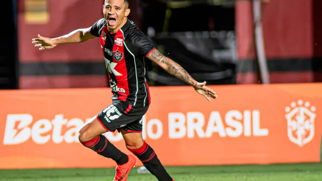 Vitória goleia Athletico-PR por 4 a 0 e avança na Copa do Brasil
