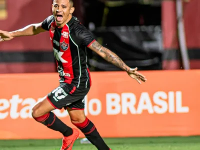 Vitória goleia Athletico-PR por 4 a 0 e avança na Copa do Brasil
