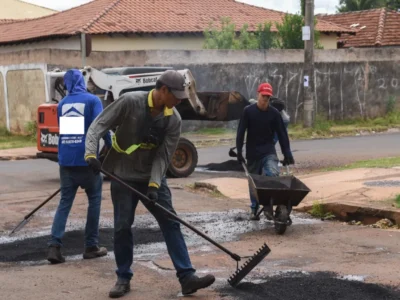Prefeitura de Campo Grande investe R$ 25 mi em asfalto para tapa-buracos