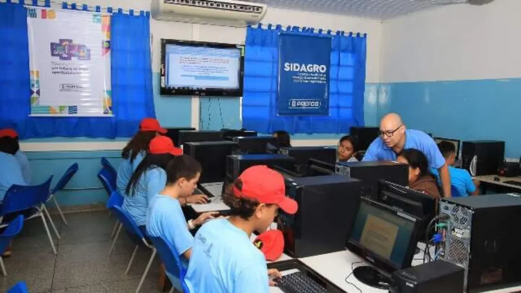Computação entra no currículo escolar com foco em lógica e desinformação