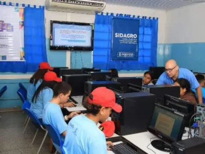 Computação entra no currículo escolar com foco em lógica e desinformação