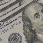 Dólar sobe a R$ 5,11 com impasse no Estreito de Ormuz