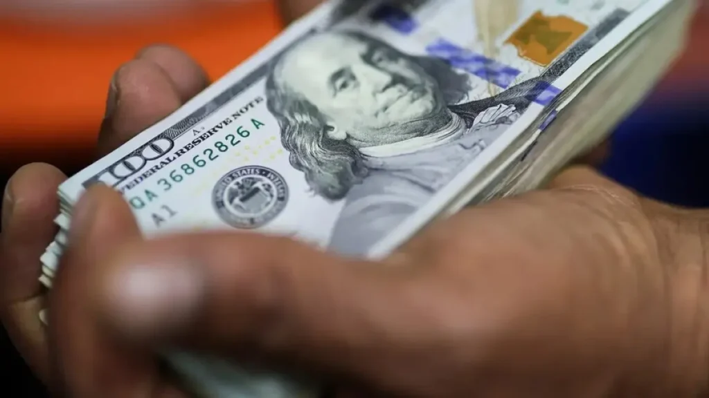 Dólar sobe a R$ 5,17 com inflação dos EUA e tensão no Oriente Médio