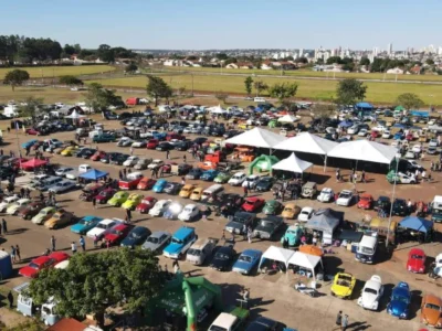 Retrocar MS: centenas de carros antigos na Praça do Papa