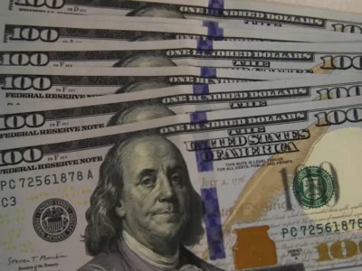 Dólar sobe a R$ 5,19 com saída de estrangeiros da bolsa