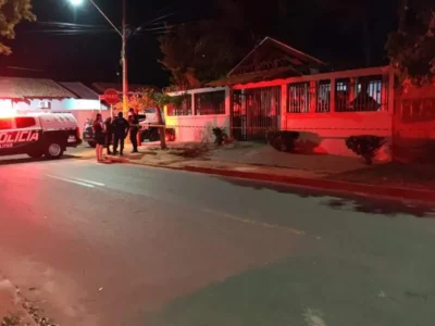 Dupla em moto mata um e fere outro na cabeça em Coxim